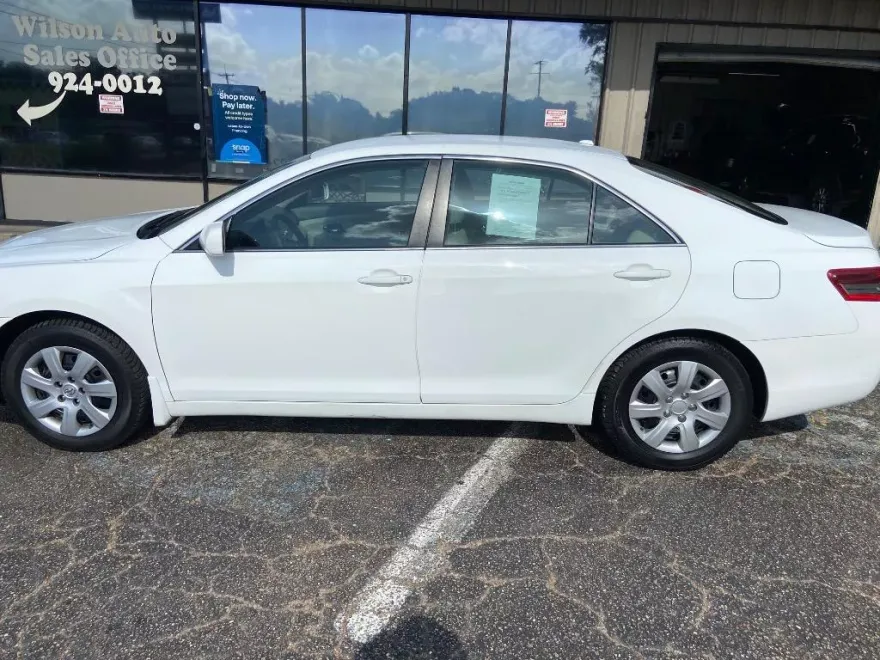 2011 Toyota Camry XLE photo 1