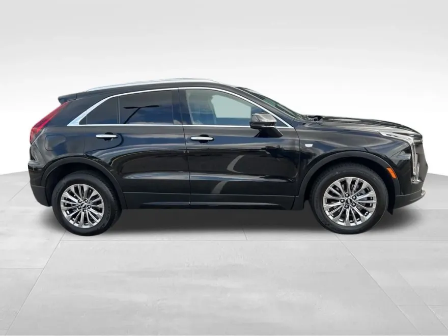 2024 Cadillac XT4 Premium Luxury photo 1