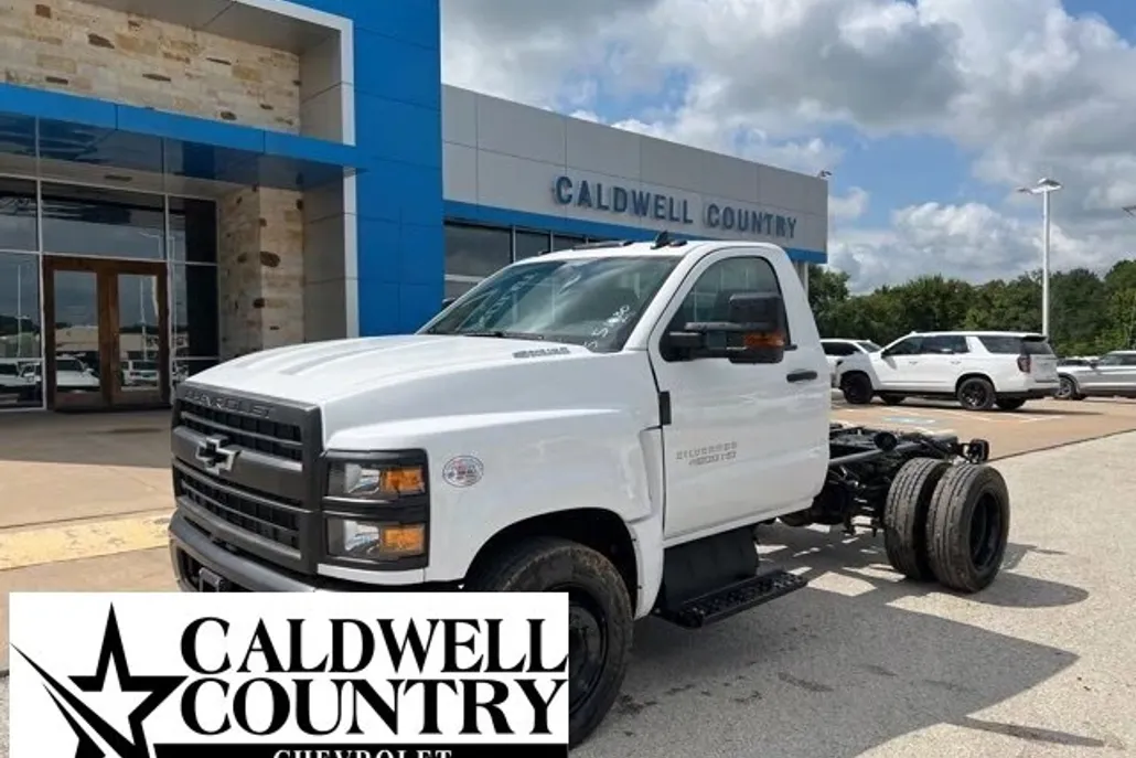 2023 Chevrolet Silverado 4500HD LT photo 1