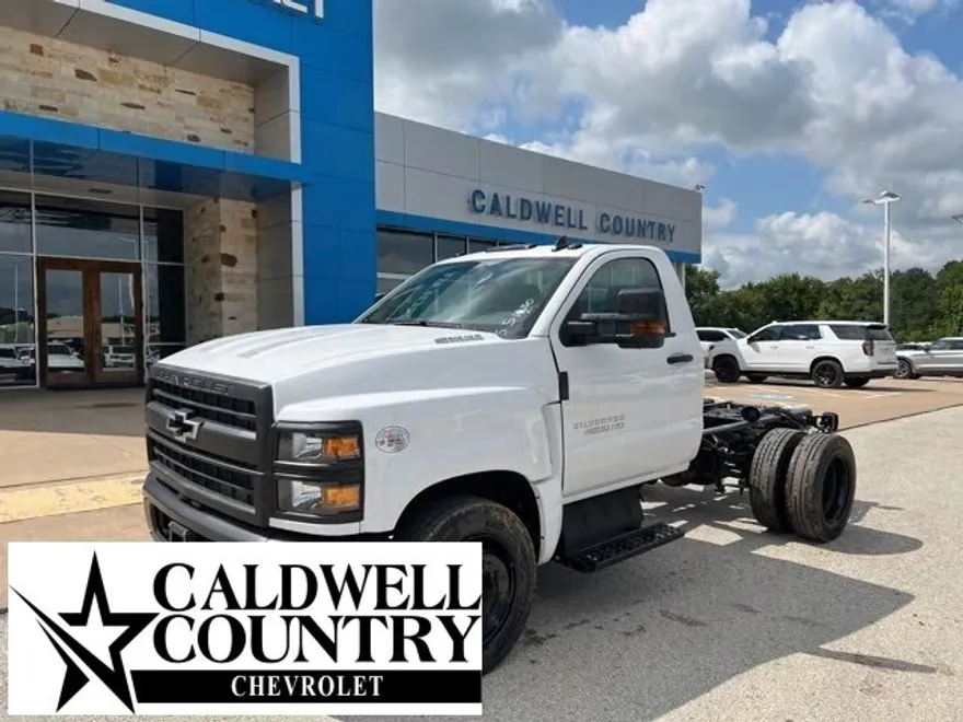 2023 Chevrolet Silverado 4500HD LT photo 1