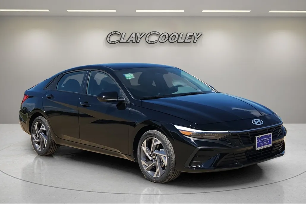 2025 Hyundai Elantra SEL Sport photo 1
