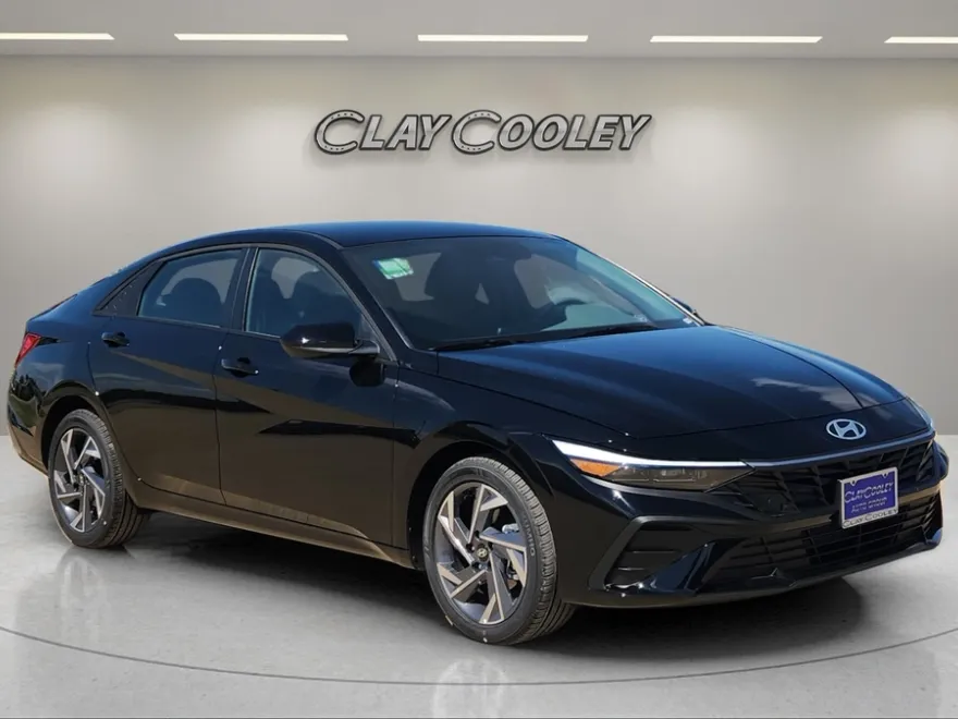 2025 Hyundai Elantra SEL Sport photo 1