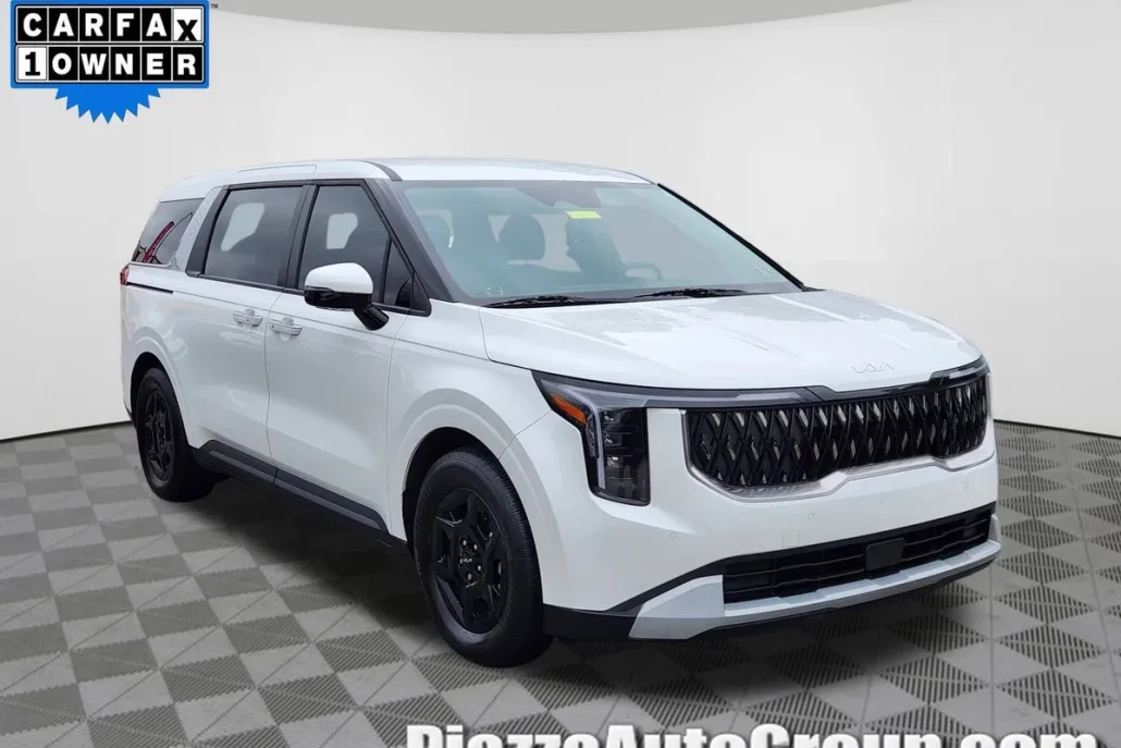 2025 Kia Carnival LXS photo 1