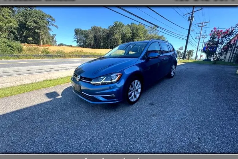 2019 Volkswagen Golf SportWagen S photo 1