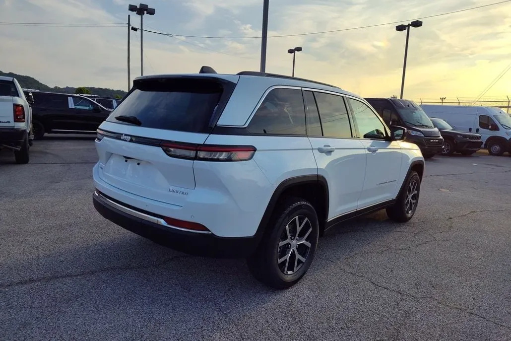 2025 Jeep Grand Cherokee Limited photo 1