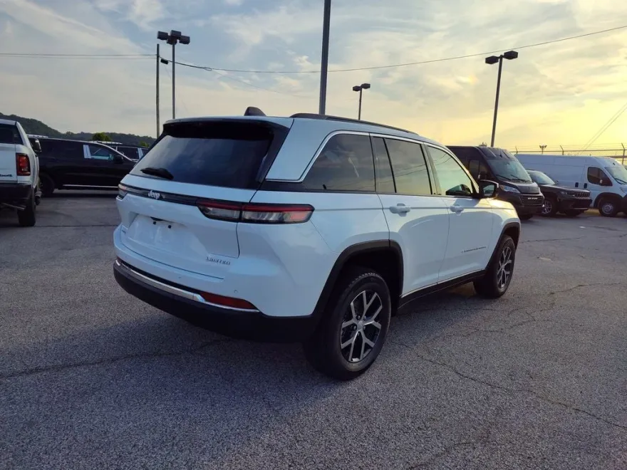 2025 Jeep Grand Cherokee Limited photo 1