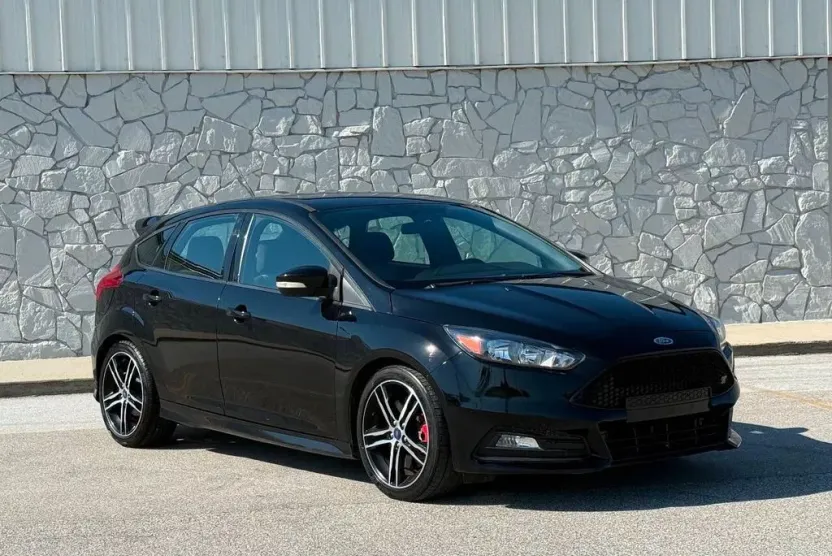 2017 Ford Focus ST photo 1