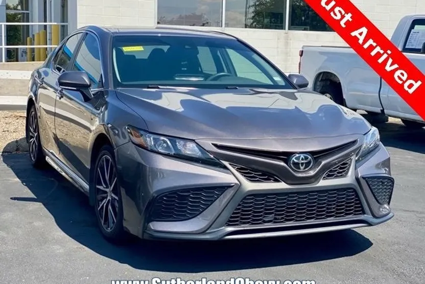 2024 Toyota Camry SE photo 1