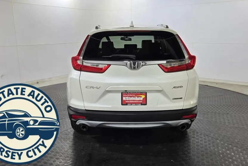 2017 Honda CR-V Touring photo 1