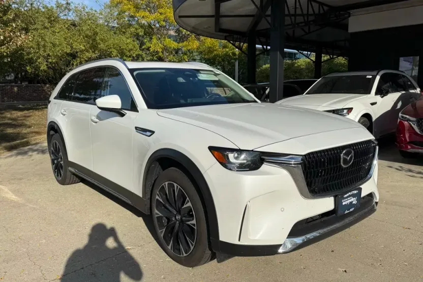 2024 Mazda CX-90 Plug-in Hybrid Premium photo 1