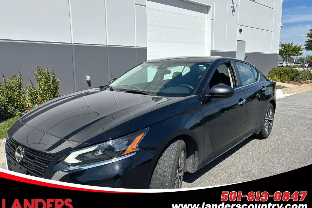 2024 Nissan Altima 2.5 SV photo 1