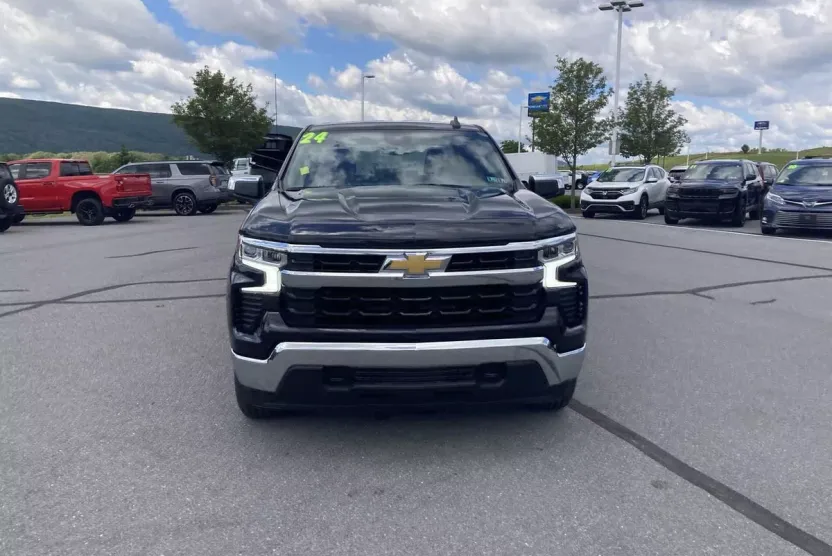 2024 Chevrolet Silverado 1500 LT photo 1