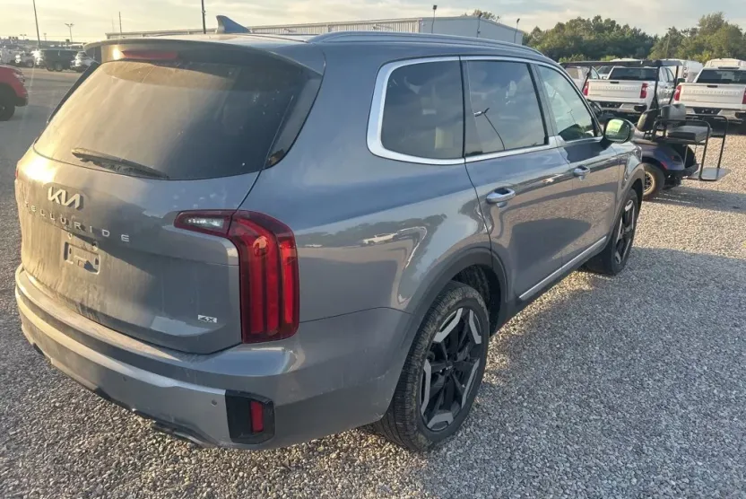 2023 Kia Telluride S photo 1