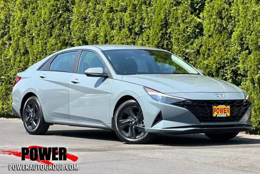 2023 Hyundai Elantra SEL photo 1
