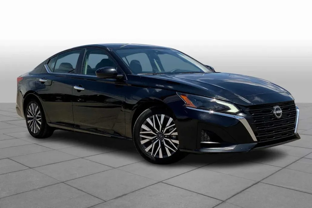 2023 Nissan Altima 2.5 SV photo 1