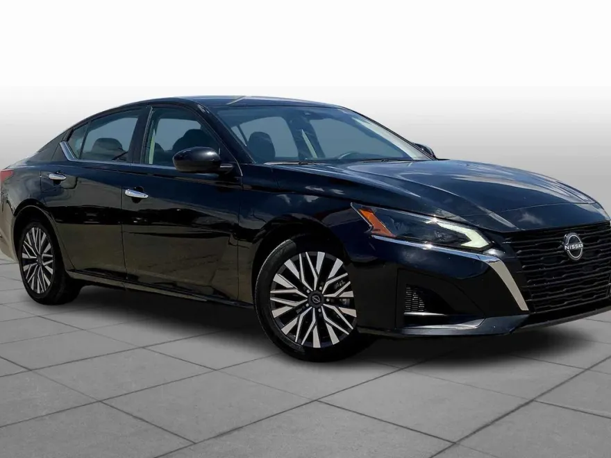 2023 Nissan Altima 2.5 SV photo 1