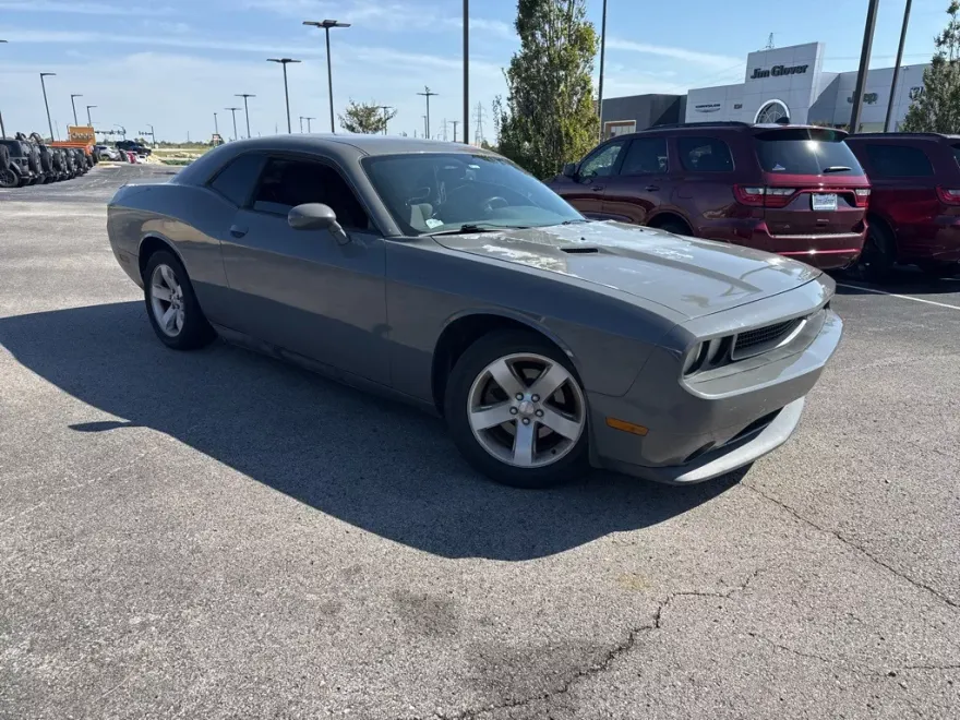 2013 Dodge Challenger SXT photo 1