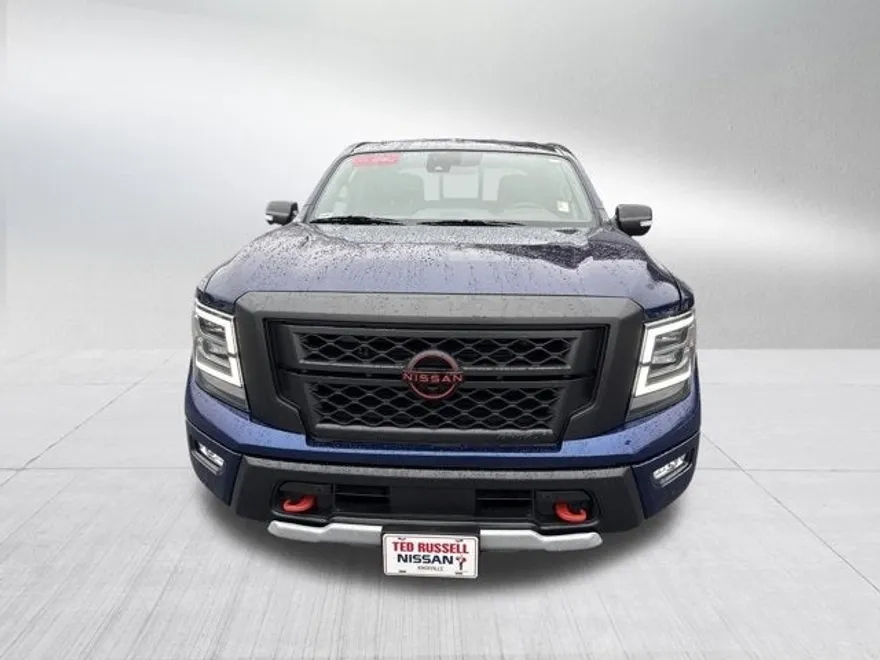 2023 Nissan Titan PRO-4X photo 1