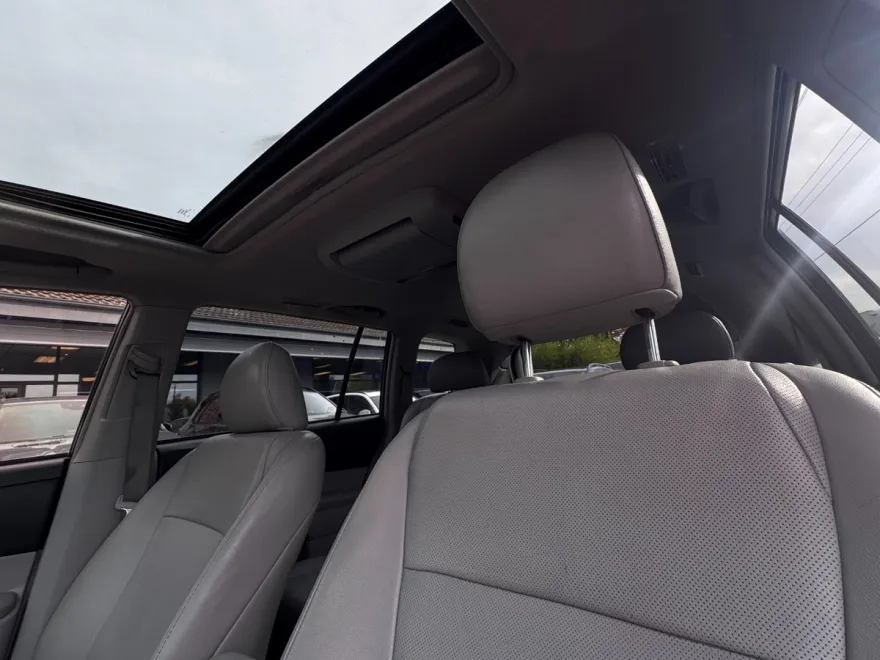 2012 Toyota Highlander Limited photo 1