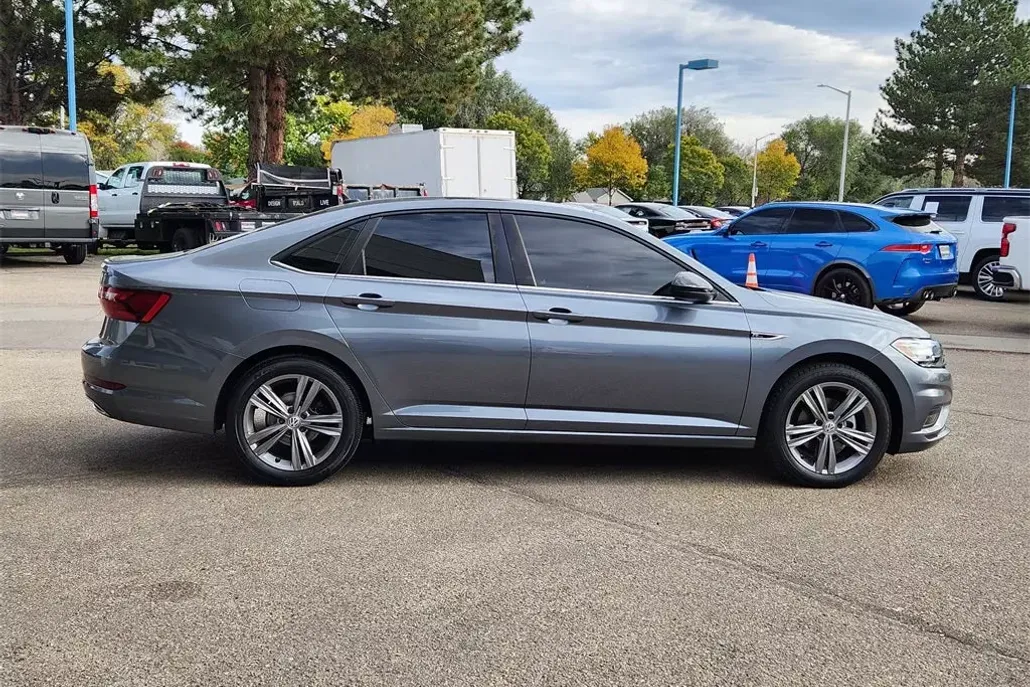 2021 Volkswagen Jetta R-Line photo 1