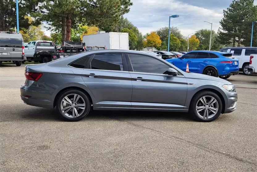 2021 Volkswagen Jetta R-Line photo 1