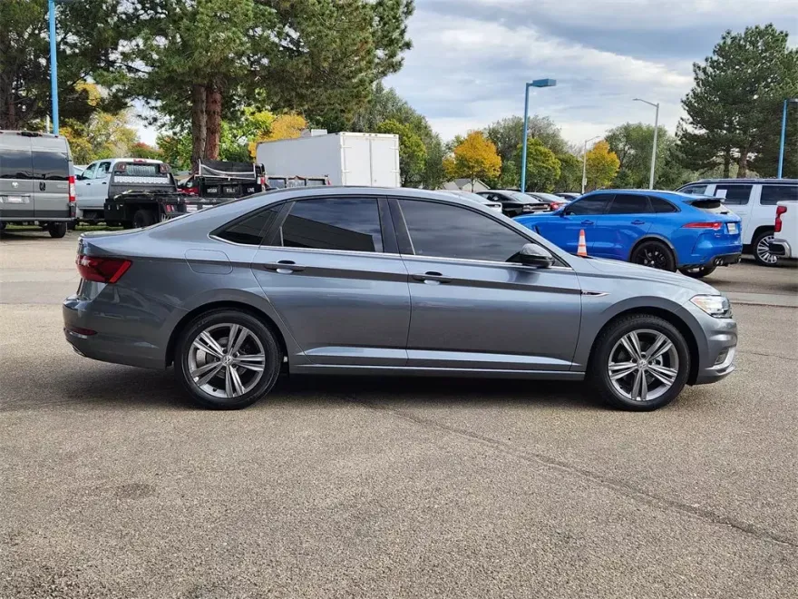 2021 Volkswagen Jetta R-Line photo 1