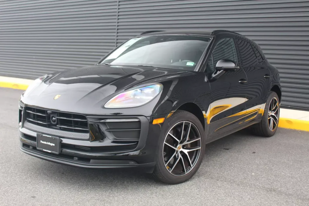 2025 Porsche Macan T photo 1