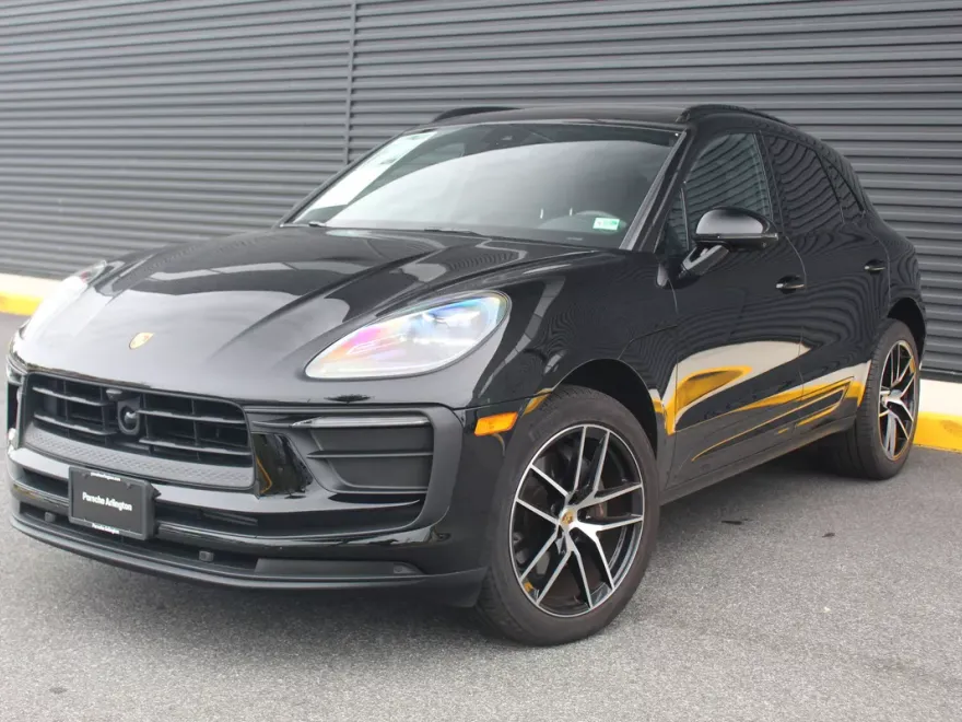 2025 Porsche Macan T photo 1