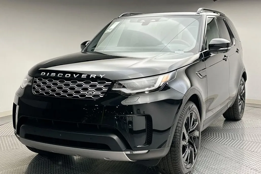 2025 Land Rover Discovery S photo 1