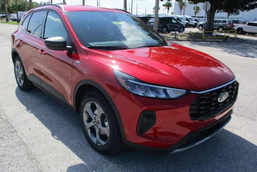 2025 Ford Escape ST-Line photo 1