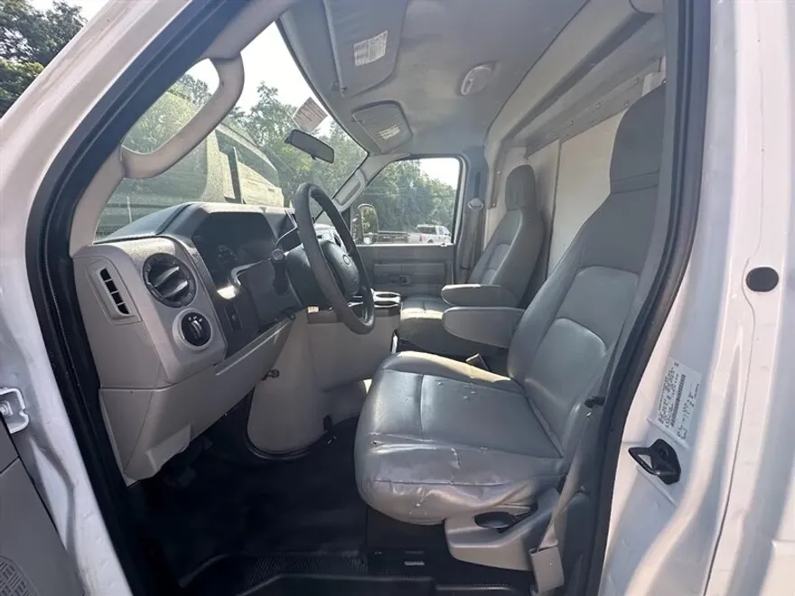 2012 Ford E-350 photo 1