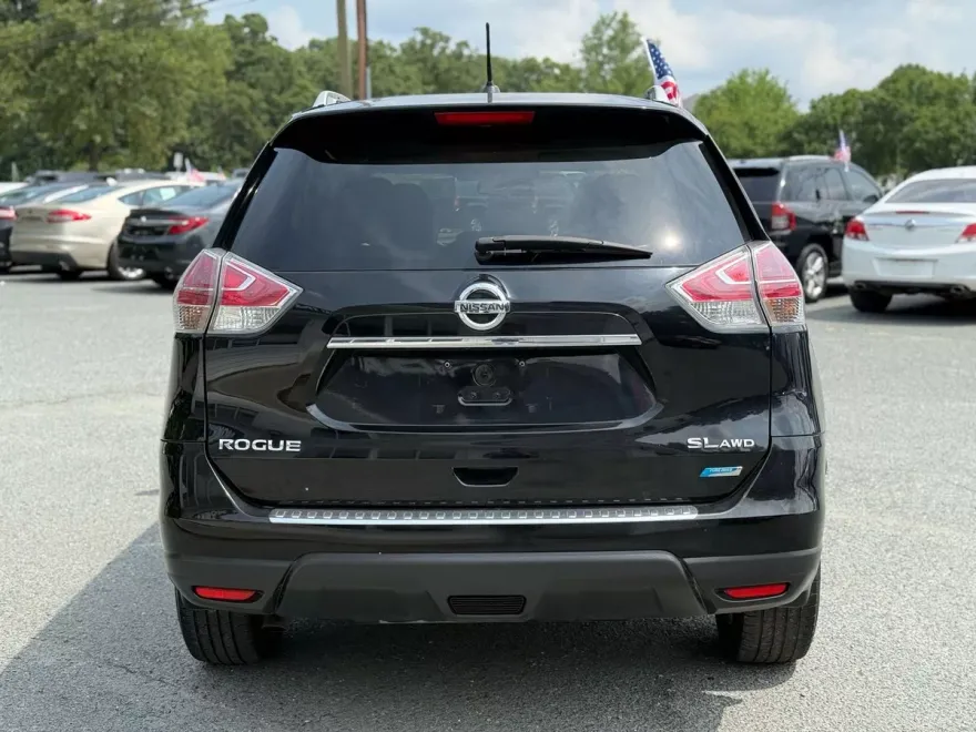 2014 Nissan Rogue SL photo 1