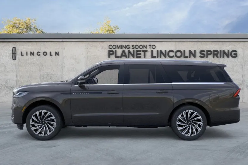 2025 Lincoln Navigator Black Label photo 1