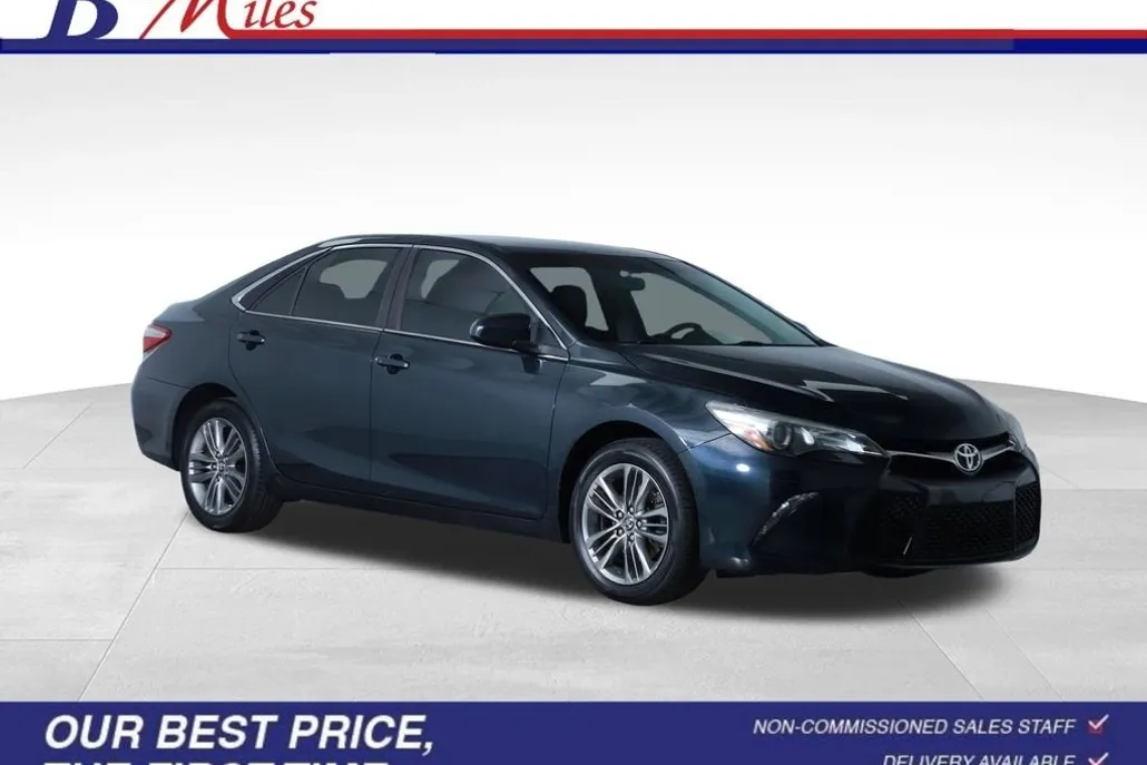2017 Toyota Camry XLE photo 1