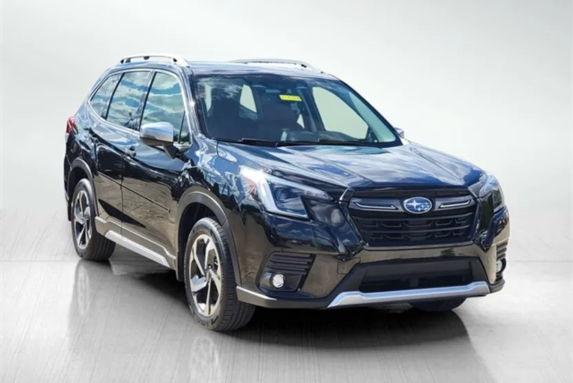 2023 Subaru Forester Touring photo 1