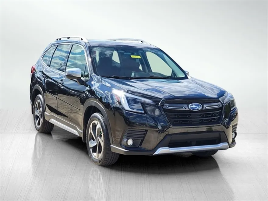 2023 Subaru Forester Touring photo 1