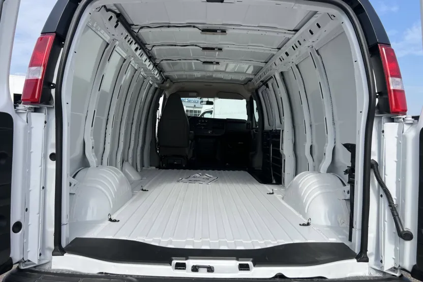 2025 Chevrolet Express Cargo 3500 photo 1