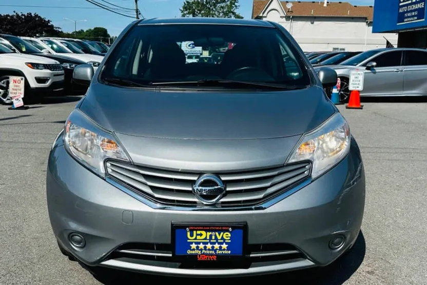 2014 Nissan Versa Note SV photo 1