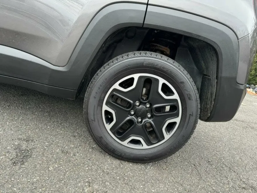 2016 Jeep Renegade Trailhawk photo 29