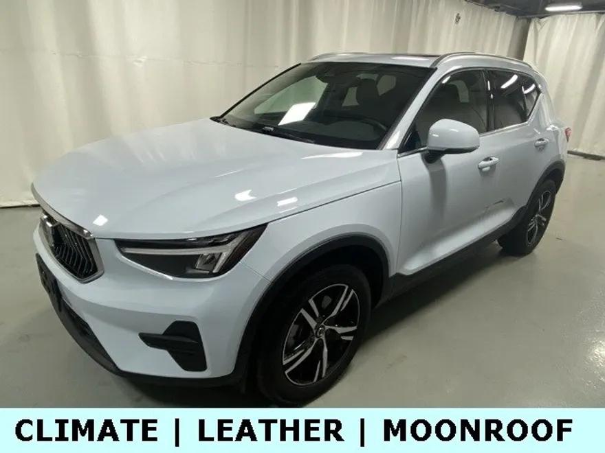 2025 Volvo XC40 Core photo 1
