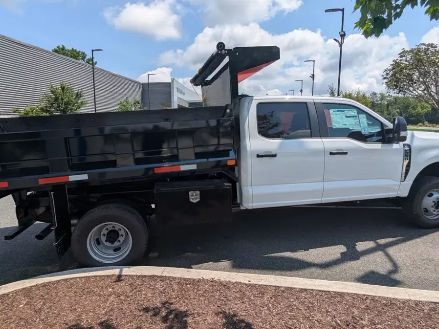 2025 Ford F-350 XL photo 1