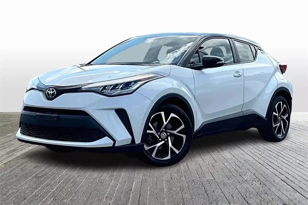 2020 Toyota C-HR XLE photo 1