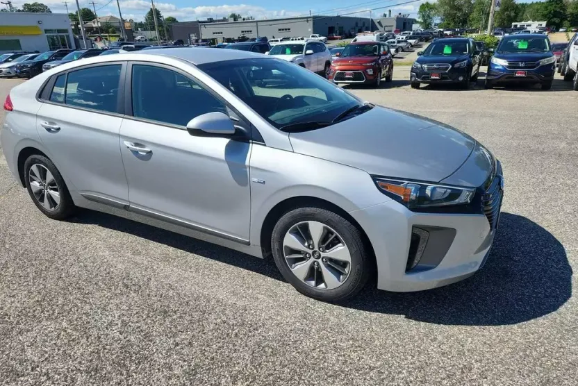 2019 Hyundai Ioniq Plug-In Hybrid photo 1