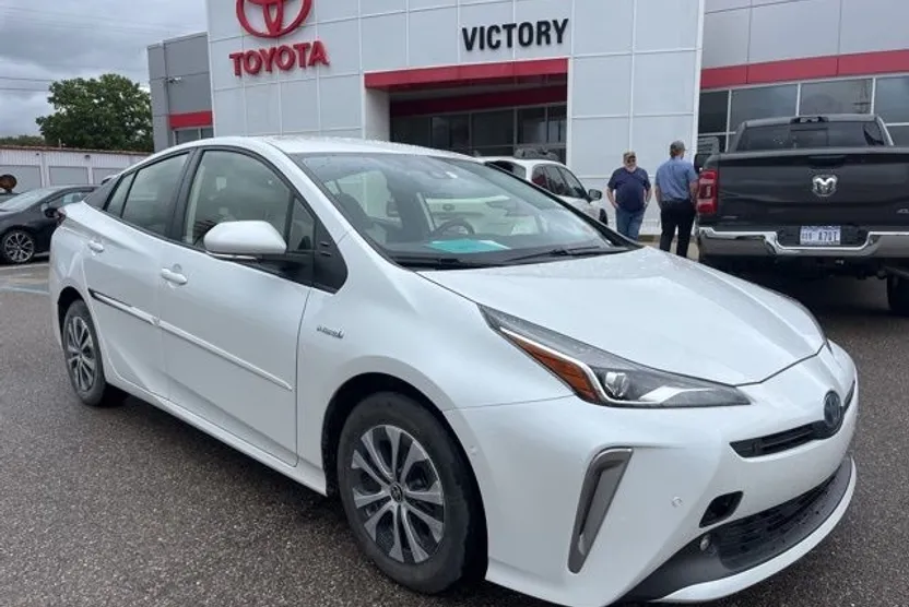 2022 Toyota Prius XLE AWD-e photo 1