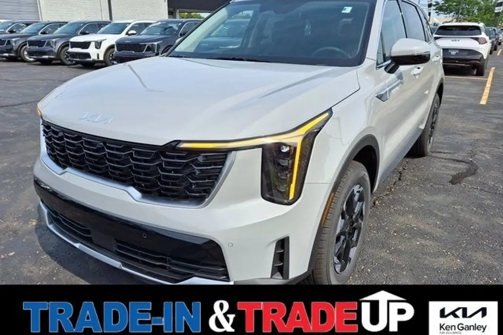 2025 Kia Sorento S photo 1