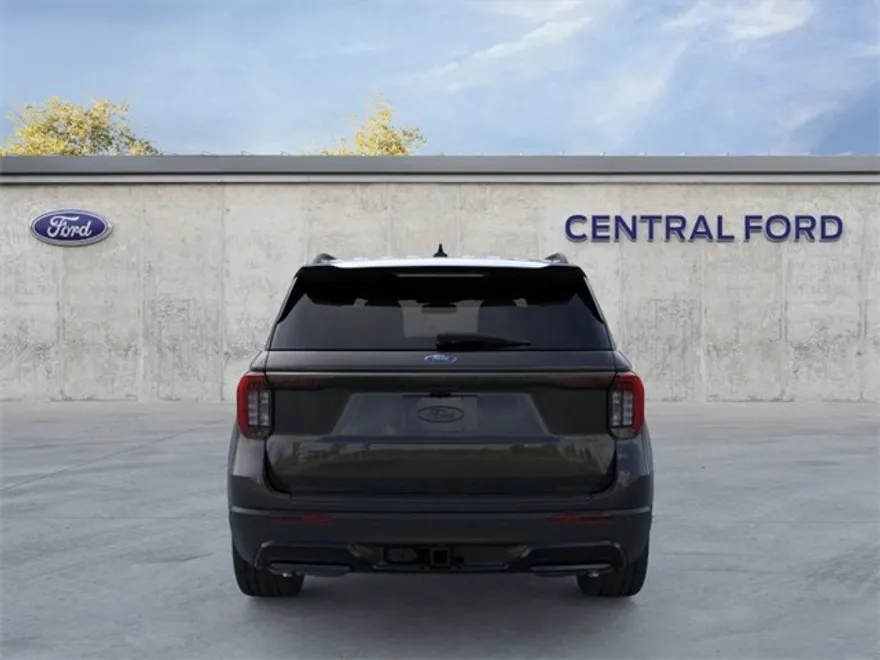 2025 Ford Explorer ST-Line photo 1