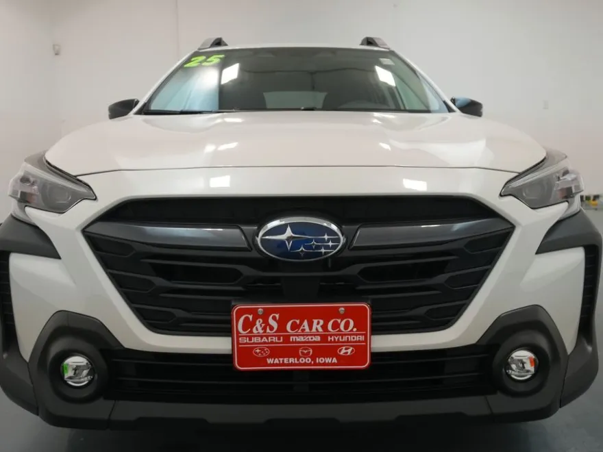 2025 Subaru Outback Premium photo 1
