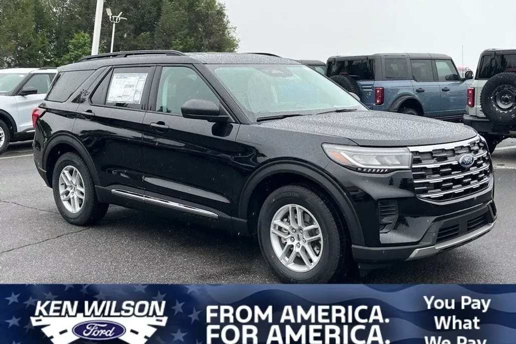 2025 Ford Explorer photo 1
