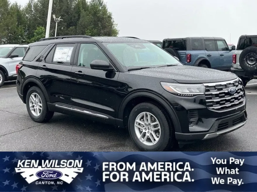2025 Ford Explorer photo 1