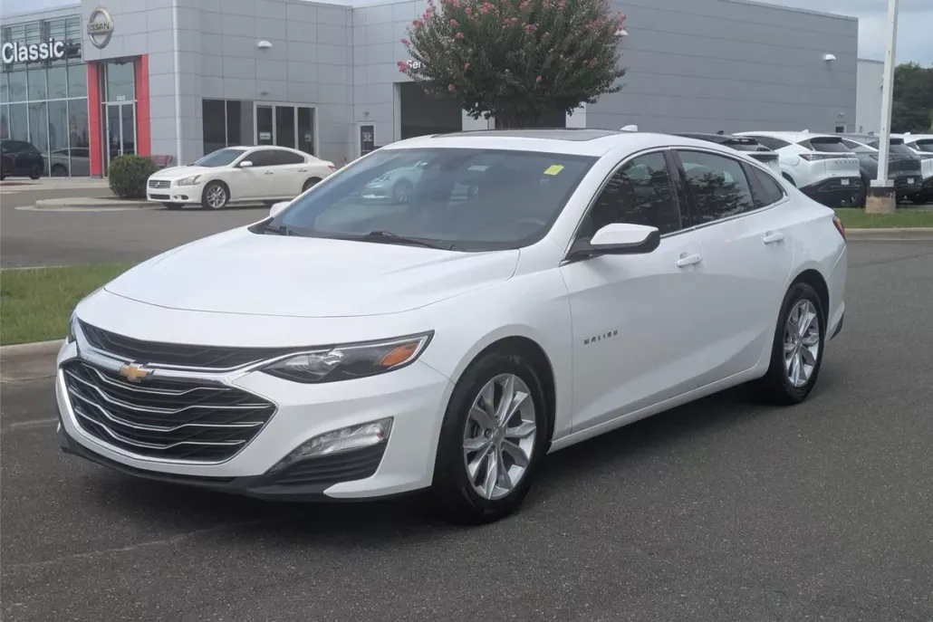 2024 Chevrolet Malibu 1LT photo 1